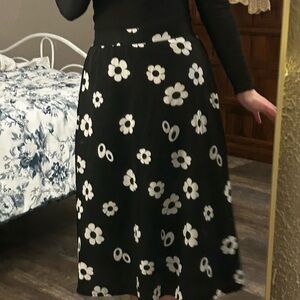 Chic Black and White Floral Midi Skirt
